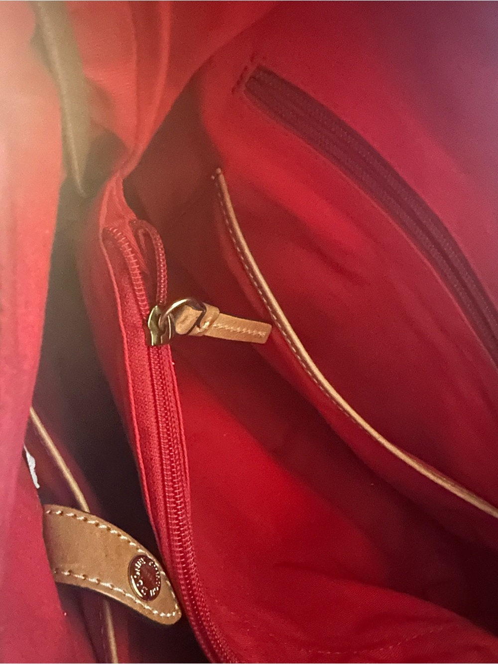 Dooney & Bourke Red & Tan Embossed Leather Shoulder Bag w/keychain - Picture 8 of 16